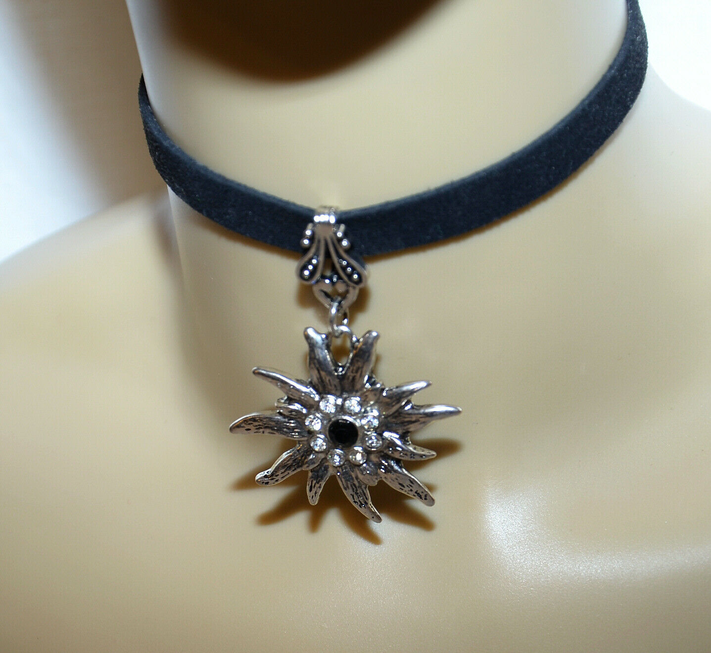 CHOKER Necklace EDELWEISS FLOWER Pendant German Oktoberfest Dirndl Dress NEW